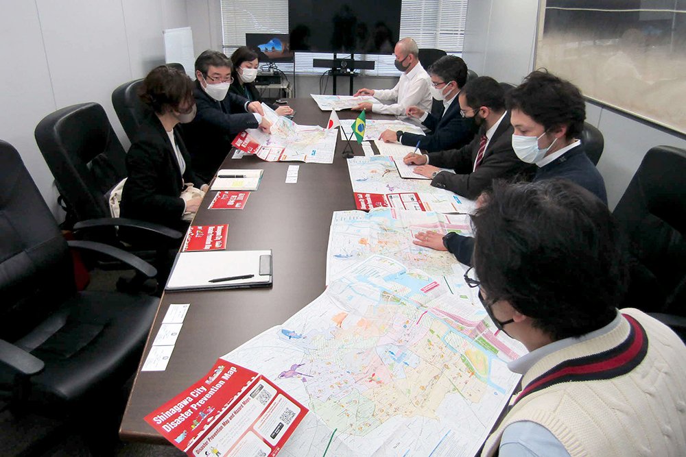 在東京ブラジル連邦共和国総領事館と災害時の備えについて確認